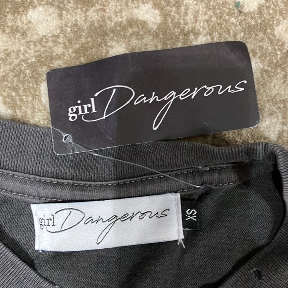 NWT Women’s Girl Dangerous Vintage Style Rock & Roll T-Shirt XS Concert Band - Picture 3 of 3